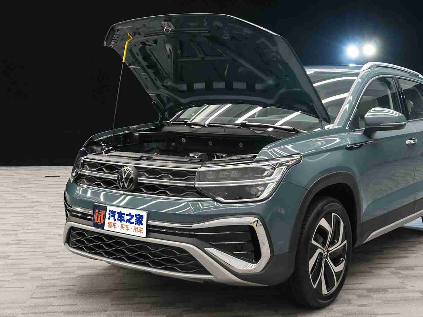 黄色网页入口,新能源汽车崛起,智能驾驶引领未来,汽车行业变革之路精彩纷呈-2