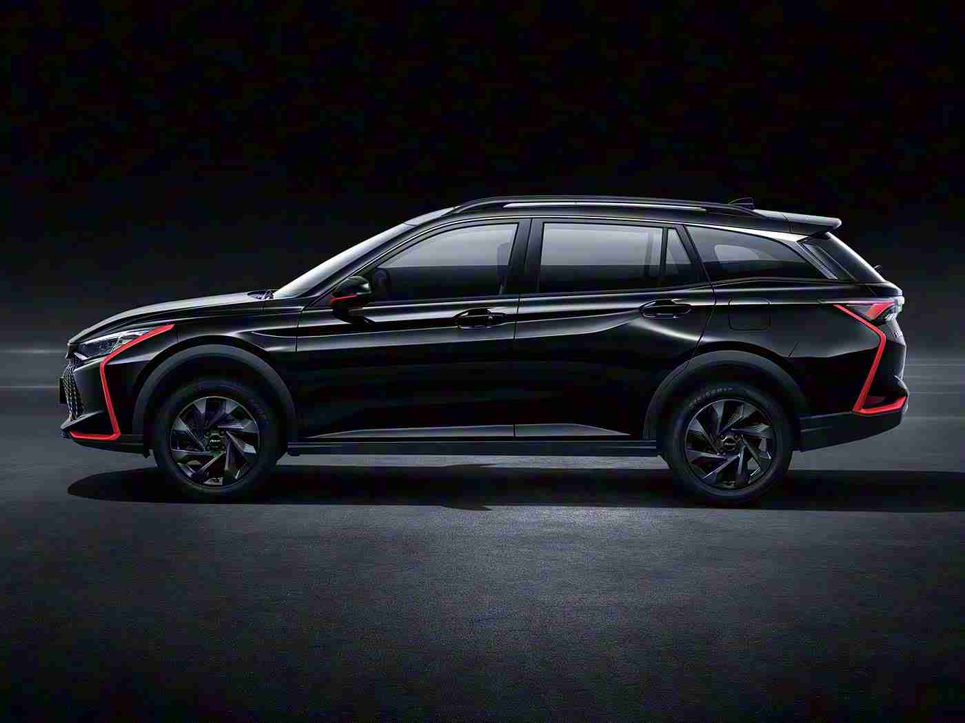 两个人看的www,引领潮流，科技环保，这款新车引发热议，成为汽车市场焦点-1