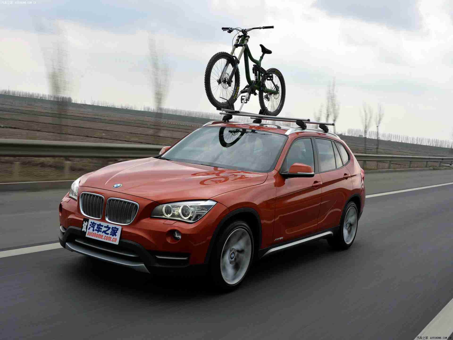 迪丽热巴被操,迪丽热巴惊艳公益活动现场，驾驭环保豪车展现明星魅力-3