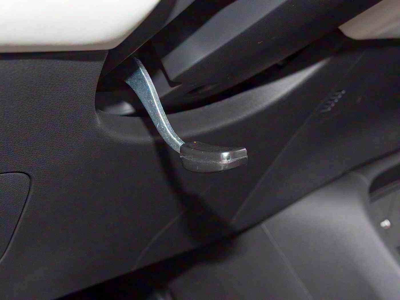 软件黄色,汽车行业聚焦：破解车载软件安全难题，保障智慧出行无忧-5