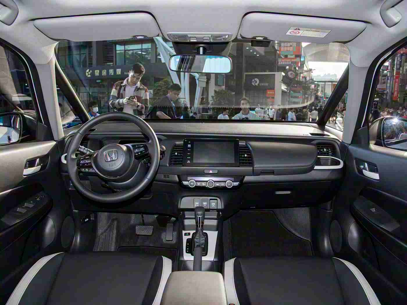 瑞典农场主的七个女儿,特斯拉Model X引领绿色出行，瑞典农场七姐妹开启环保新篇章-1