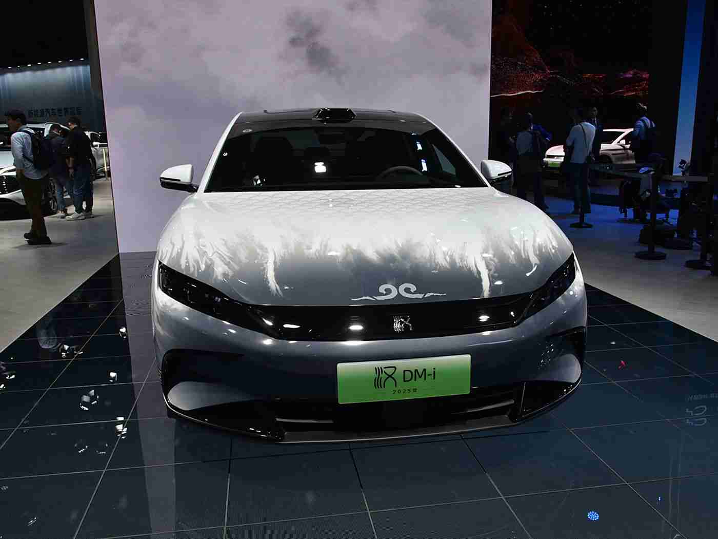 2019最好看的中文大全,2019年十大热销车型盘点：引领潮流的比亚迪汉EV与哈弗H6，展现中国汽车工业崛起风采-1