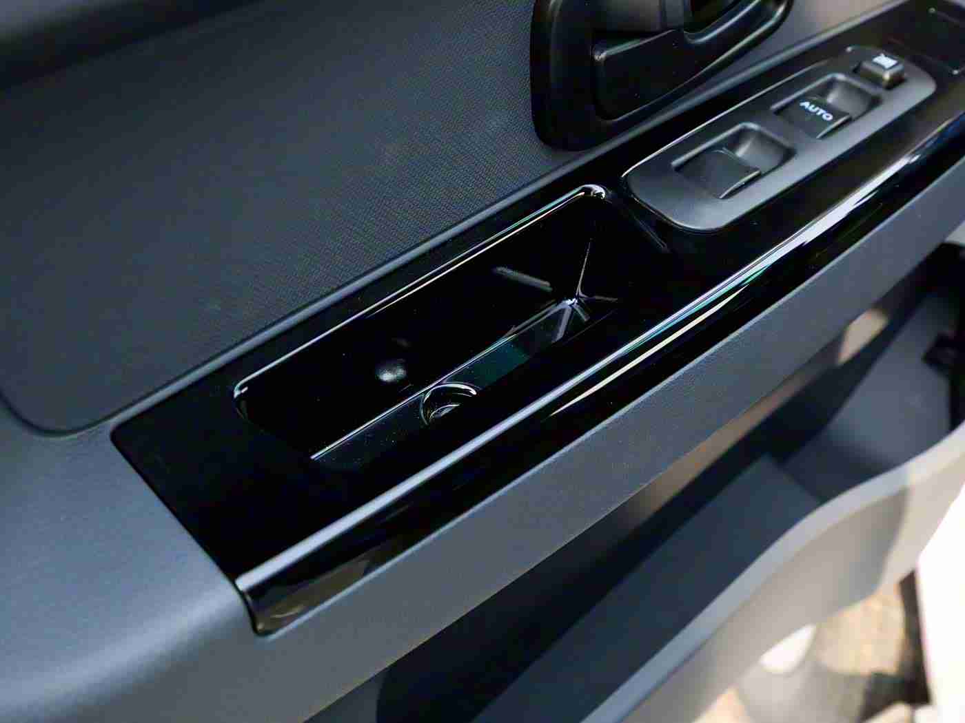 黄色软件3.0.3免费,“科技领航，免费体验：智能驾驶新纪元，助力汽车行业发展新篇章”-3