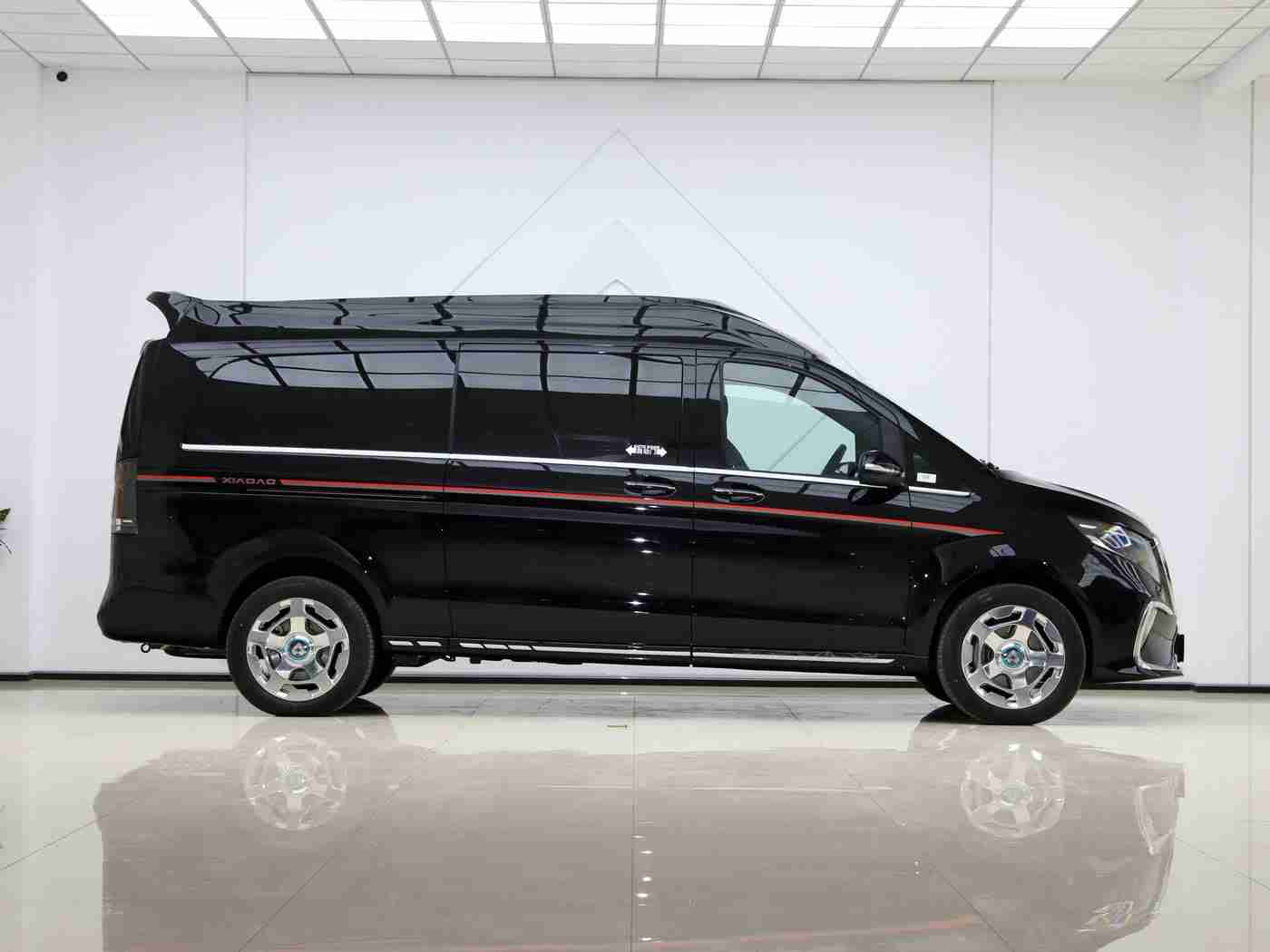 黄色网页入口,新能源汽车崛起,智能驾驶引领未来,汽车行业变革之路精彩纷呈-1