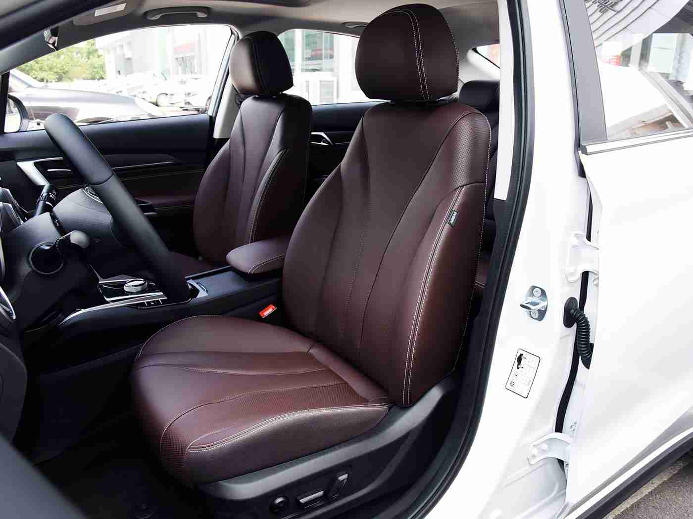 农村白嫩BBwBBwBBW,农村市场新宠：高效节能“白嫩”汽车，亲民价格成农村家庭出行首选-5