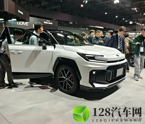 丰田RAV4降价至16万？混动四驱硬刚国产车-1