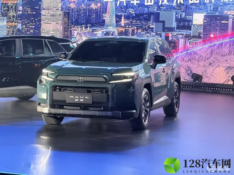 全新RAV4荣放硬朗蜕变，日系SUV标杆能否稳坐销冠？-1