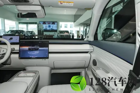 星纪元ET11月又有新动作,降价+增配,谁还说它不香?-3