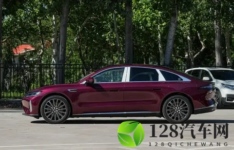 高速稳如BBA！奇瑞风云A9L值不值得买？老司机掏心窝子说10句实话-2