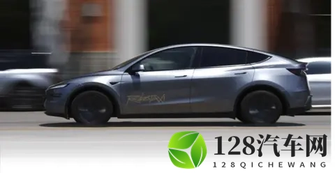 Robotaxi商业化：规模、成本与责任的“三重门”-1