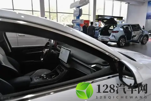 我换了4辆车后，才知道家用车一定要这样选，都是吃亏换来的经验-2