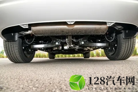 12万级插混SUV，蓝电E5 PLUS全时四驱满足驾驶乐趣-1