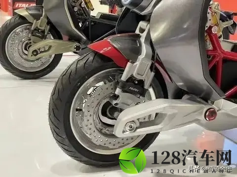 审美分裂！Roadster 400裸露车架+鸿350同源动力，有人爱有人嫌！-1