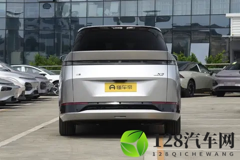 新车  外观调整，或配3颗图灵芯片，新款小鹏X9纯电版实车曝光-3