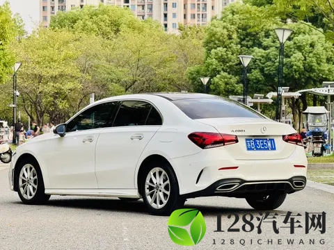 112万拿下白色奔驰A级，2021年一手车，都市白领通勤优选-3