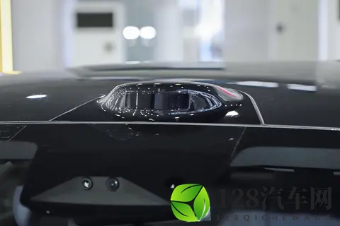 从驾控到续航全拉满！深蓝 L06 入门即满配，1399 万起诚意十足-2