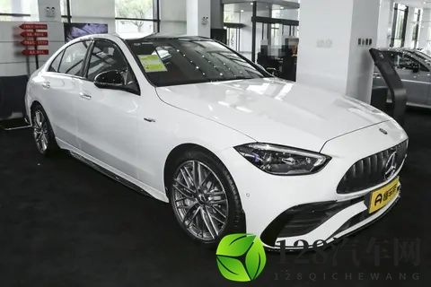 26款奔驰C43 AMG 4MATIC上市，价格下探、配置调整背后的逻辑-1