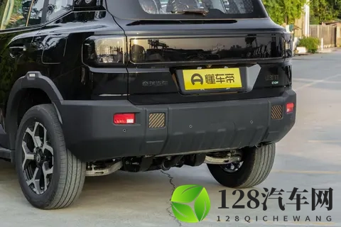 三电机四驱加持！捷途山海 T1 城市通勤 + 轻越野驾驶感拉满-1