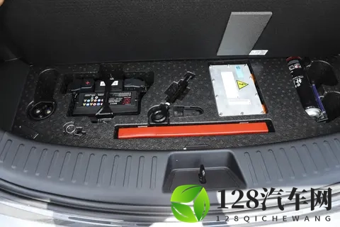 第三代蓝电 E5 PLUS开启预售：230km 续航 + 四驱，家庭出行痛点全解决-2