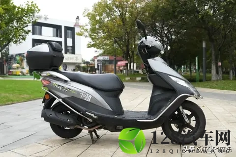 5年骑了37万公里！外卖小哥的铃木UU125还没到极限-1