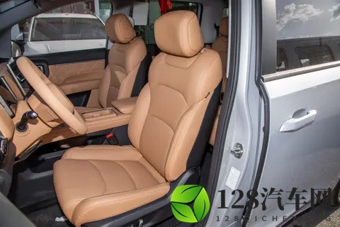 7座MPV推荐！多种动力可选，二排独立座椅，星光730家用真香！-1
