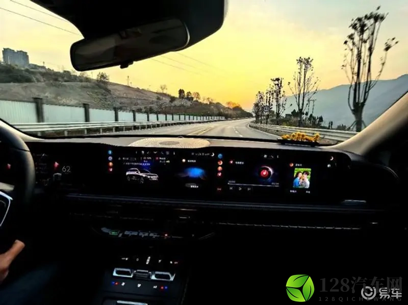 2019年免费中文大全：汽车知识宝库，轻松掌握驾驶技巧-1