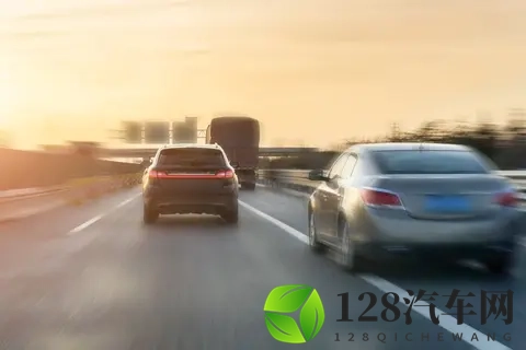 高速开多少速度最省油？牢记这个“黄金”转速区间，省油又实用！-1