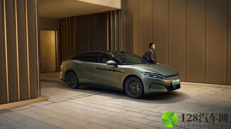 比亚迪汉L双擎上市：车位到车位智驾重塑旗舰标杆-1