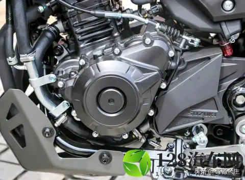 2026款DL250改款引争议：仅换LED灯+加涂装，摩友吐槽敷衍！-3