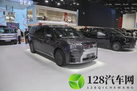 极氪009：明星家庭热衷，11月有这些优惠，值得买吗？-1