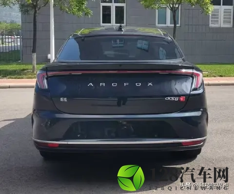 新款极狐阿尔法S6亮相工信部，前驱版峰值功率提升至221千瓦-1