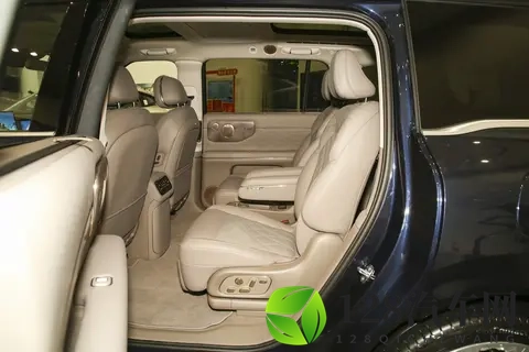 长超5米2的“王炸”SUV,6座+增程,纯电续航超400km,有必要吗?-3