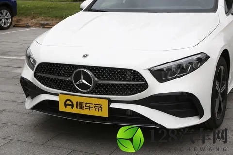2025款奔驰A级选购：25万预算，A180L与A200L怎么选？-1