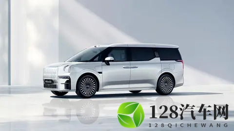 家庭商务通吃？极氪 009：800V +CCD+空悬  还有购车福利-3