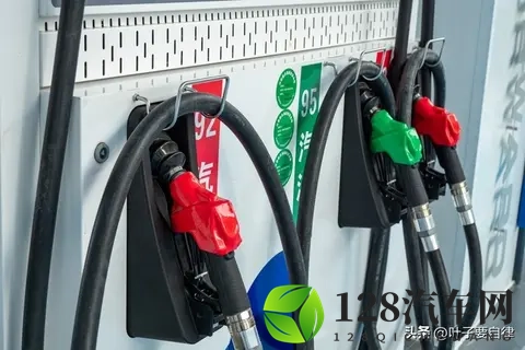 10月新能源车卖过半了，燃油车怎么还没被淘汰？-2