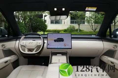 家庭 SUV 怎么选?对比大五座、大三排,乐道 L90 成绕不开的选择-3