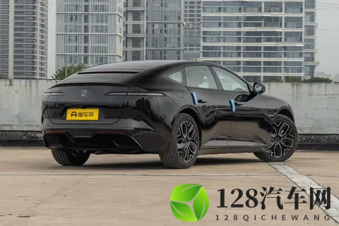 全系标配四激光雷达,还有华为技术加持,深度体验2026款阿维塔12-2