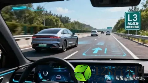 劳斯莱斯撞护栏，车企背锅成常态，用户却还在等一个说法-1