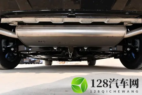 10万级紧凑燃油车新标杆！这款家轿实力出众，领克03 2026款入门款-3