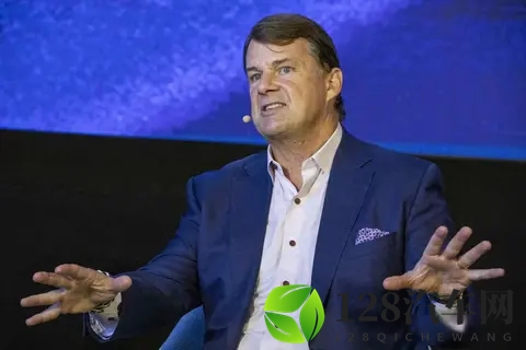 福特工程师拆车发现16公里线束，传统车企的思维还在燃油时代？-1