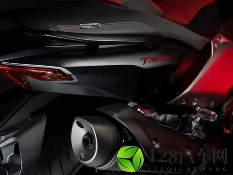 雅马哈TMAX推出25周年纪念版，这款“三缸踏板”怎么这么牛呢？-2