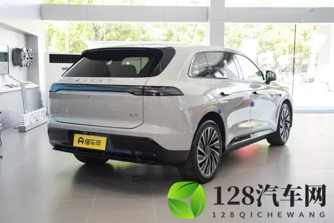 周末试驾星纪元 ET:一辆让全家都心动的家庭座驾-3