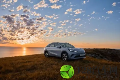 被忽略的细节！全新极狐阿尔法t5空间大比拼-3