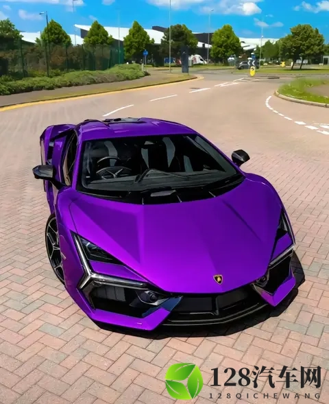 锋芒破界，艺术与空气动力学的巅峰——兰博基尼Revuelto设计美学-2