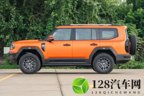 30多万的国产越野车，能横渡长江，还能在水里开？-1