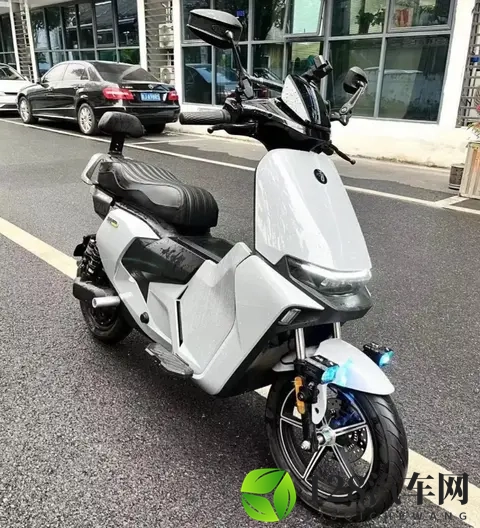 16寸的轮胎性能更强，为什么电动车却大多数用14寸的？为了省钱吗-3