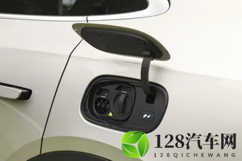 昊铂A800 广州车展首发内饰 剑指高速 L3 商用化-1