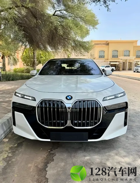 919万起的宝马7系!取消手势控制反得好评?豪华车思路变了?-2