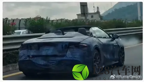 比亚迪腾势 Z 敞篷版跑车开蓬谍照曝光-1