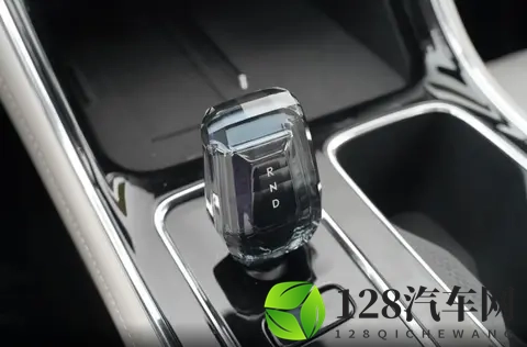 限时先享价689万起，全新帝豪即将上市，水晶挡把你敢信？-2